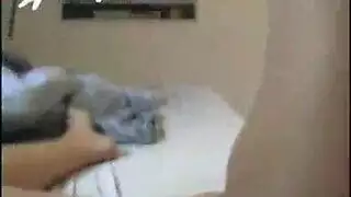 قضيب ضخم يضرب فتحة شرج الشقراء الضيقة في مشهد قاسٍ