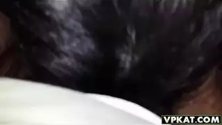 فموي إباحي: فتاة تتعامل مع حزمة صلبة ساخنة