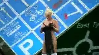 فرج كارينا كابور المبلول يُدك بقوة