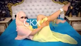 عرض مباشر صريح لفتاة سي كي اكس العربية: عرض خاص بالقذف