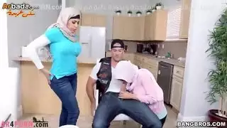 الام تلعب بطيز بنتها