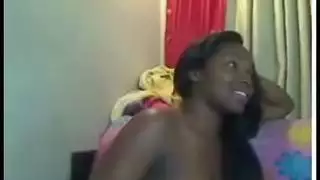 حلوة كبيرة الصدر يُلعق فرجها الضيق وتُضاجَع