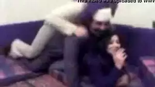 الأب الثمل يصور مشهد إيلاج مزدوج صريح