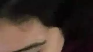 إباحية قاسية: زوجة تتعرى وتُهيمن عليها بجنس عنيف