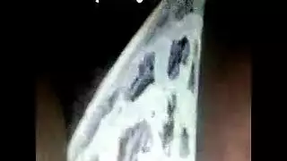 فتاة سوداء تركب القضيب بشدة عندما يكون الطريق خالياً