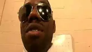 رجل قوي يحضر جميلات لمنزله وينيكهم مترجم