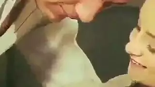 شقراء خبيثة تحصل على قضيب من صديق زوجها في مشهد خيانة ساخن