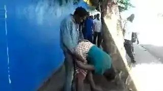 جنس خارجي صريح: رجل أفريقي مجنون يمارس الجنس مع امرأة متسولة على الرصيف